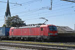 Siemens Vectron 193 326-6 der DB durchf�hrt am 23.04.2026 den Bahnhof Kaiseraugst.