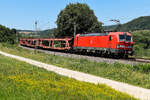 DB Cargo AG, Mainz mit ihrer  193 386  [NVR-Nummer: 91 80 6193 386-0 D-DB] mit einem leeren Autozug am 4 Juli 2026 bei Dollnstein.