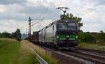 193 264 führte für ihren Mieter Rurtalbahn am 16.06.17 einen Schiebewandwagenzug durch Himmelstadt Richtung Gemünden. An zweiter Stelle läuft 193 810 mit.