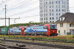 Doppeltraktion, mit den Siemens Vectron Loks 193 474-4 und 193 476-9, durchfährt den Bahnhof Pratteln. Die Aufnahme stammt vom 31.05.2018.