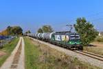 193 207 mit einem Kesselzug am 16.10.2018 bei Wallersdorf. 