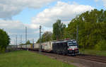 193 708 führte am 05.05.19 für die DB einen Schenker-KLV durch Muldenstein Richtung Bitterfeld.