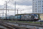 Von der BLS eingemietete Siemens Vectron 193 711-9 durchfährt den Bahnhof Pratteln. Die Aufnahme stammt vom 03.03.2020.
