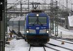  Flora  - 193 289 vor EC bei der Einfahrt in Dresden Hbf. Vom Bahnsteigende aus aufgenommen. Zugeschnitten. 26.01.2019