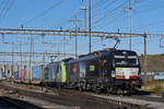 Doppeltraktion, mit den Loks 193 713-5 und 485 020-2, durchfährt den Bahnhof Pratteln. Die Aufnahme stammt vom 08.10.2020.