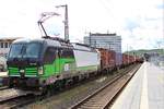 BR 193 754-9 ( 91 80 6193 754-9 D-ELOC) von ELL vermietet an die SETG mit einem Containerzug im Bahnhof Würzburg.