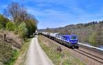 193 565 mit einem Kesselzug am 24.04.2021 bei Seestetten.