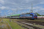 Siemens Vectron 193 520-4 durchfährt den badischen Bahnhof.