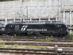 MRCE / Mercitalia Rail 193 707-7 als Vorspannlok des abgestellten KLV Zuges im Bahnhof Brenner/Brennero.