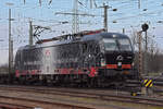 Siemens Vectron 193 657-4 durchfährt den badischen Bahnhof.