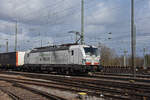 Siemens Vectron 193 597-2 durchfährt den badischen Bahnhof.