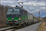 ELL 913 730 zieht EC151 durch Maribor-Tabor Richtung Ljubljana. /26.2.2022