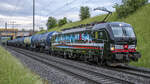 193 701  Ruhrgebiet  ist kurz vor Glattfelden (CH) unterwegs zum Tanklager Rümlang. Aufgenommen am Abend des 24.05.2022. Beste Grüsse zurück in die Lok und danke für den Gruss.