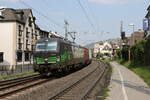 193 726 mit einem Containerzug am 3. Mai 2022 in Assmannshausen.