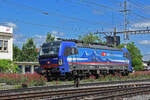 Siemens Vectron 193 529-5 durchfährt solo den Bahnhof Pratteln. Die Aufnahme stammt vom 27.05.2022.