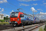 Doppeltraktion, mit den Siemens Vectron 193 477-7 und 193 525-3 durchfährt den Bahnhof Pratteln. Die Aufnahme stammt vom 01.07.2022.