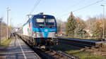 193 687-1 bei der Durchfahrt am 28. Februar 2023 durch den Bahnhof Dabendorf.
