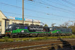 Doppeltraktion, mit den Siemens Vectron 193 257-3 und 193 278-9 durchfährt am 17.10.2022 den Bahnhof Pratteln.