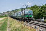 193 261-5 u.193 933-9 8 (Kalt) u.193 829-9 (Kalt) sind am 04.07.2023 mit einem Kesselzug in Thüngersheim unterwegs.