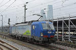 Siemens Vectron 193 494-2 durchfährt am 29.02.2024 solo den badischen Bahnhof.