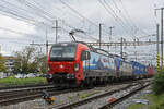 Doppeltraktion, mit den Siemens Vectron 193 474-4 und 193 490-0 durchfährt am 18.04.2024 den Bahnhof Pratteln.