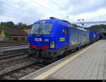 HUPAC/BLS - Lok 91 80 6 193 495-9 mit Güterzug vor Rot zeigendem Haltsignal im Bhf.