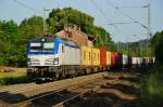 193 841 mit einen Containerzug bei Vollmerz am 03.06.14.