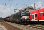 MRCE Vectron X4E-855 begegnet in Verden am 16.7.2014 um 15.03 Uhr bei der Fahrt in Richtung Süden dem in Richtung Bremen ausfahrenden Dosto.