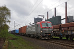 Die PKP Cargo Lokomotive 193 501 mit Güterzug am 14.04.2016 vor der Kokerei Prosper in Bottrop.