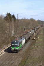 193 250-8 durchfährt am 24.03.2016 mit einem Kesselzug den Nordteil des Bahnhofs Elze.