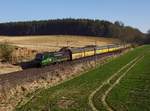 Die 193 275 mit einem Autozug am 31.03.2017 unterwegs bei Kläham.