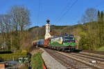 193 245 mit einem Stahlzug am 01.04.2017 in Wernstein am Inn.