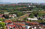 Von der Festung Hohenasperg geht der Blick auf Asperg und 193 879 (mit Wiedervereinigungs-Beklebung).