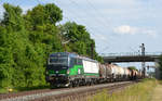 Mit einem Kesselwagenzug rollte 193 263 am 15.06.17 durch Thüngersheim Richtung Gemünden.