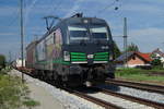 193 203 (Vectron AC) der ELL vor Güterzug bei der Einfahrt in den Bahnhof Osterhofen/Ndb.