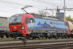 Siemens Vectron 193 472-8 durchfährt den Bahnhof Pratteln.