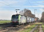 Die BLS 407 kommt aus Dülken mit einem Containerzug gen Venlo bei Boisheim vor mein Objektiv.