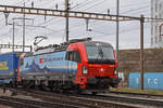 Siemens Vectron 193 478-5 durchfährt den Bahnhof Pratteln.