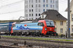 Siemens Vectron 193 463-7 durchfährt den Bahnhof Pratteln.