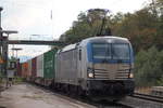 193 842 am 24.08.2018 mit einem Containerzug in Eichenberg.