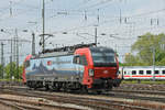 Siemens Vectron 193 475-1 durchfährt den badischen Bahnhof.