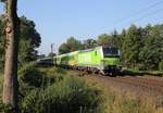 Flixtrain 193827-5 erreicht hier am 31.8.2019 um 9.16 Uhr auf dem Weg nach Hamburg den Ortsrand von Hasbergen.