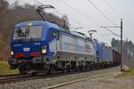 193 490 und 193 492 ziehen zusammen den leeren Rübenzug die Bözberg Südrampe hinauf und sind auf dem Weg in Richtung Basel, aufgenommen bei Schinznach-Dorf am 04.12.2019.