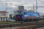 Siemens Vectron 193 520-4 durchfährt solo den Bahnhof Pratteln.