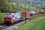 193 463  Duisburg  unterwegs nach Basel kurz vor Hornussen an der Bözberglinie am Nachmittag des 19.04.2020.