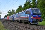 193 521  Donau  zusammen mit 193 522  Elbe  unterwegs in den Süden bei Brunegg AG (CH), aufgenommen am 20.05.2020.