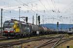 193 717 mit einem leeren Kesselzug am Haken Richtung Holland bei der Durchfahrt in Basel Badischer Bahnhof am Nachmittag des 22.05.2020.