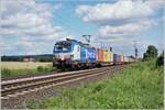 193 835-6 ist am 22.07.2020 mit einen Containerzug bei Friedland unterwegs.