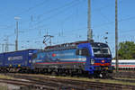 Siemens Vectron 193 521-2 durchfährt den badischen Bahnhof.