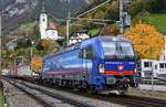 193 534  Ruhr  bei der Durchfahrt in Flüelen Richtung Süden am 22.10.2020.